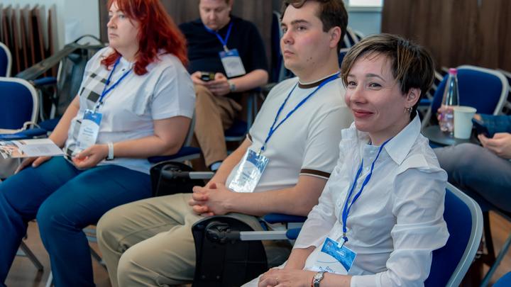 Участники за работой